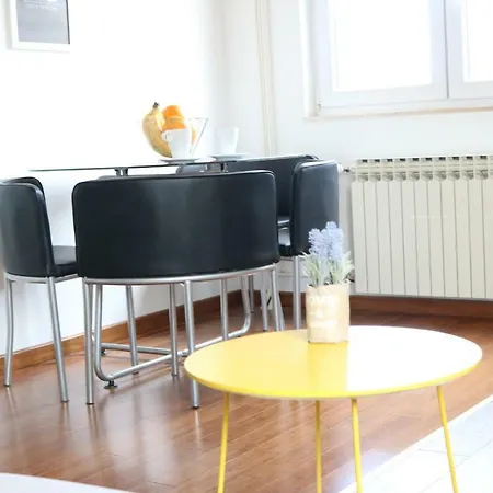 Ela Apartment *
